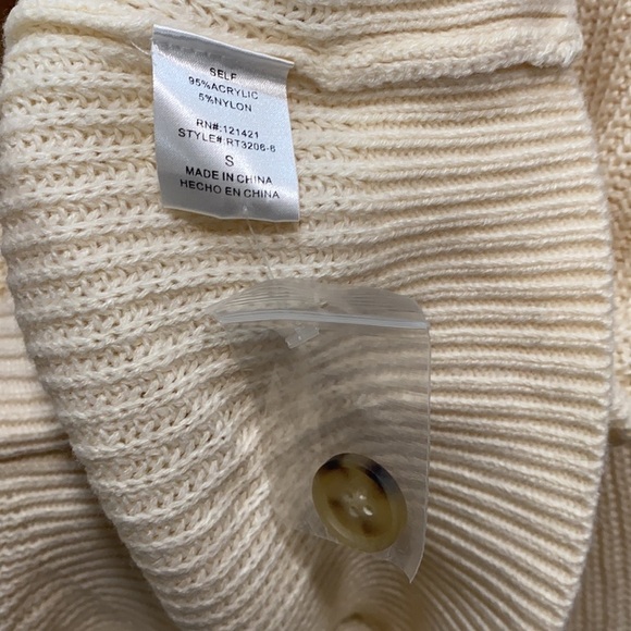 Ellison asymmetric button sweater cream - Picture 4 of 8